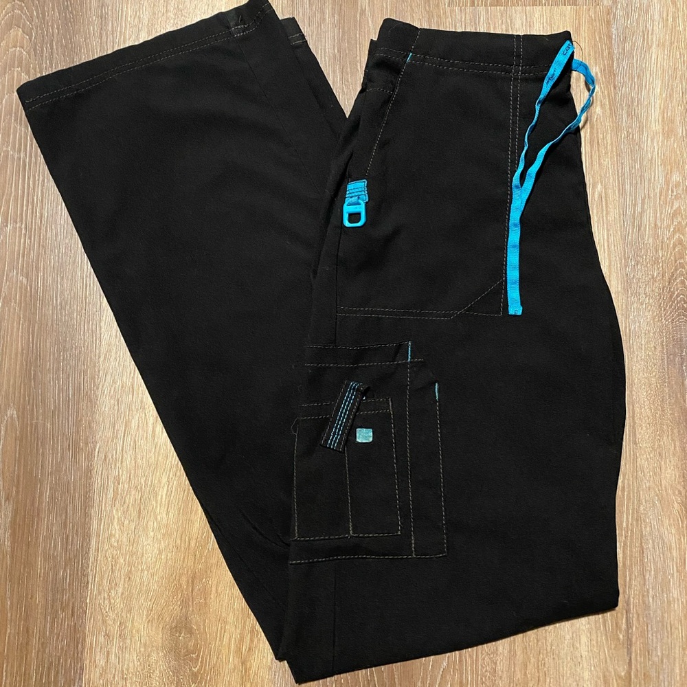 Woman’s cross flex utility boot cut scrub pant